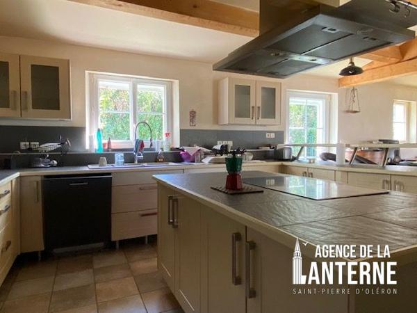 SAINT-PIERRE (CENTRE) - MAISON DE 180 m² - TERRAIN 1000 m²