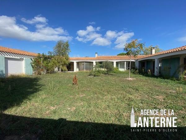SAINT-PIERRE (CENTRE) - MAISON DE 180 m² - TERRAIN 1000 m²