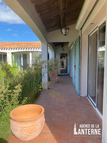 SAINT-PIERRE (CENTRE) - MAISON DE 180 m² - TERRAIN 1000 m²