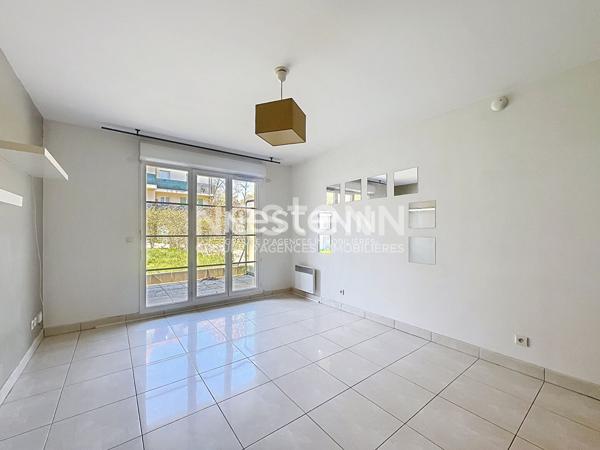 Fontenay le Fleury : Appartement 2 pièces de 40m2 en rez de jardin avec parking s/s