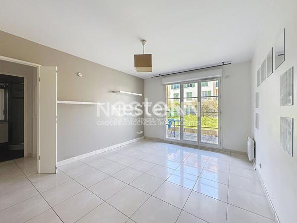 Fontenay le Fleury : Appartement 2 pièces de 40m2 en rez de jardin avec parking s/s