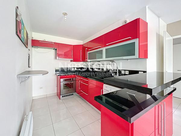 Fontenay le Fleury : Appartement 2 pièces de 40m2 en rez de jardin avec parking s/s