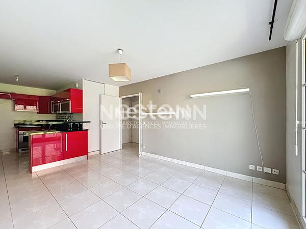 Fontenay le Fleury : Appartement 2 pièces de 40m2 en rez de jardin avec parking s/s