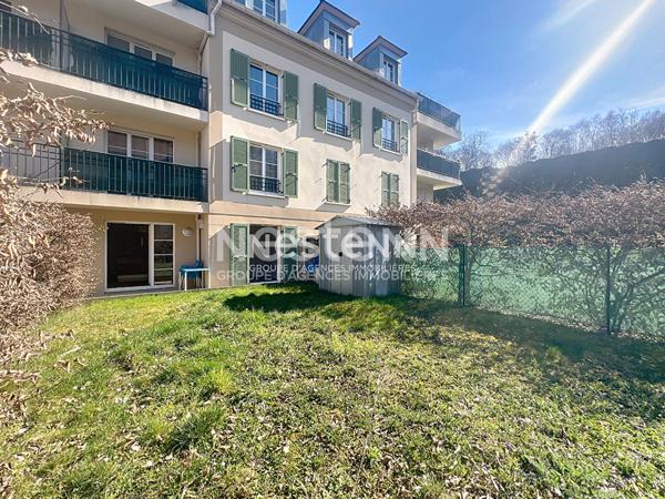 Fontenay le Fleury : Appartement 2 pièces de 40m2 en rez de jardin avec parking s/s