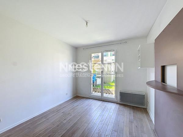 Fontenay le Fleury : Appartement 2 pièces de 40m2 en rez de jardin avec parking s/s