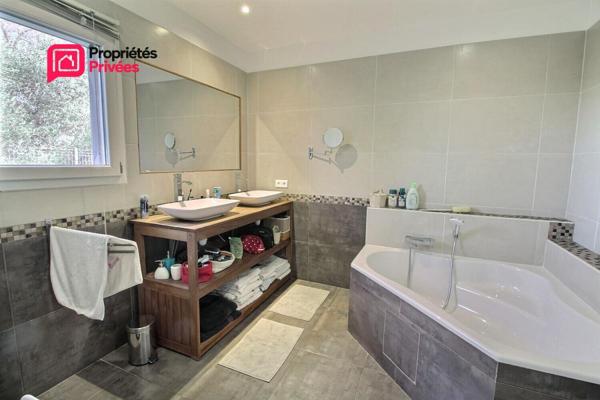 A seulement 8 min d'Uzès !  Jolie maison de plain-pied avec tous les atouts ! !