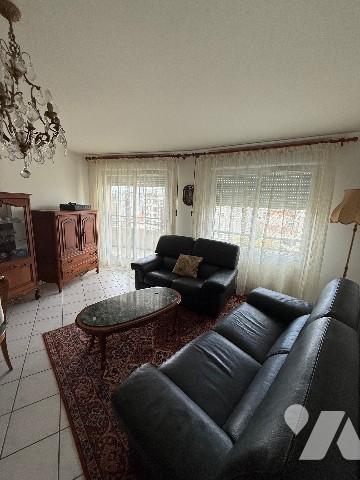 au sixième étage; un appartement de type T3 avec garage