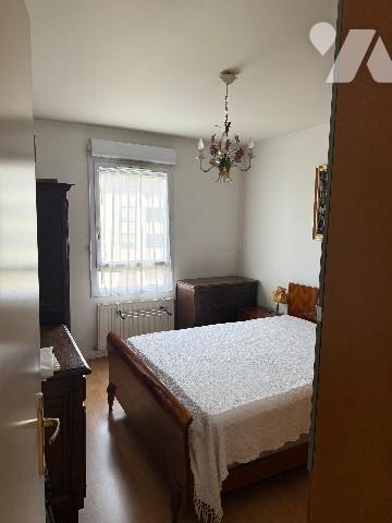 au sixième étage; un appartement de type T3 avec garage