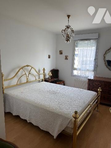 au sixième étage; un appartement de type T3 avec garage