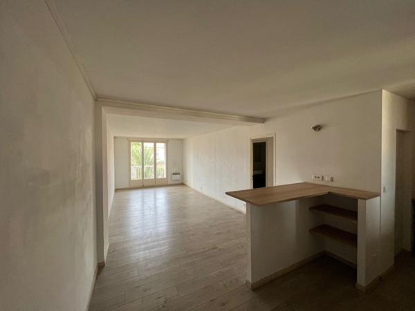 Appartement Gare d'HYERES - T2 - Balcon- Stationnement