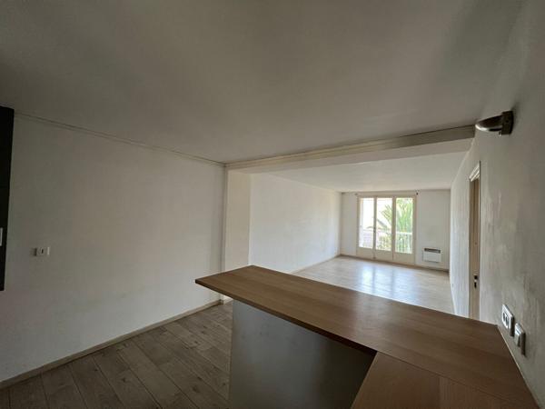 Appartement Gare d'HYERES - T2 - Balcon- Stationnement