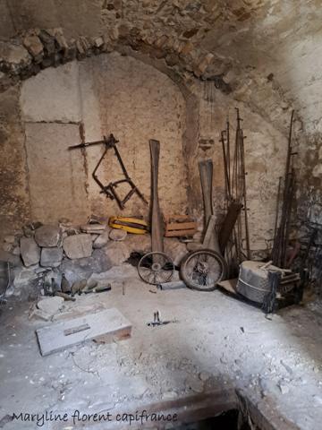 Batisse de caractère en pierre à rénover SAUVAGNAT SAINTE MARTHE (63)