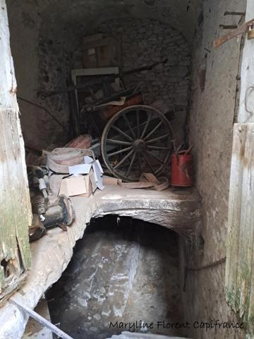 Batisse de caractère en pierre à rénover SAUVAGNAT SAINTE MARTHE (63)