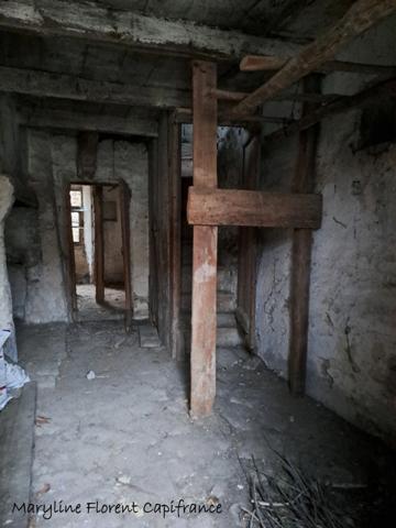 Batisse de caractère en pierre à rénover SAUVAGNAT SAINTE MARTHE (63)