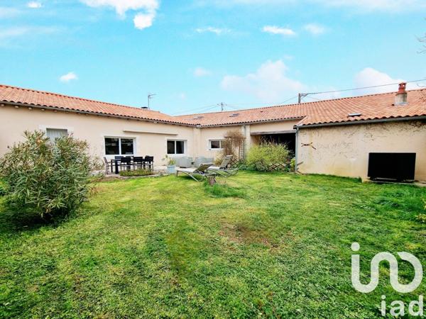 Maison à vendre 7 pièces 178 m² Neuville-de-Poitou