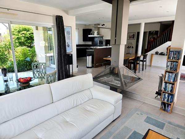 Magnifique maison d'architecte de 2008 de 188m2 avec jardin paysagé et double garage
