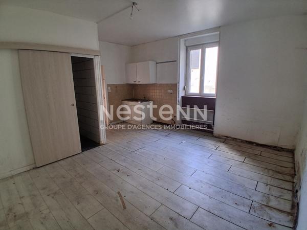 MORLAIX - Studio à rénover de 22.30 m2 - RDC à gauche