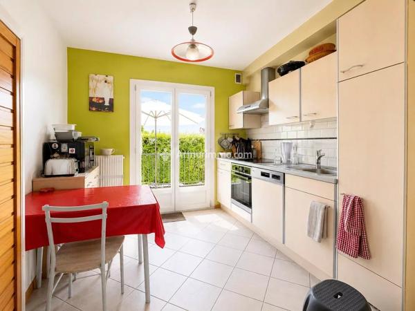 Vente                                                      Appartement
                        
                     4 pièces                      80 m2                     à Bons-en-Chablais