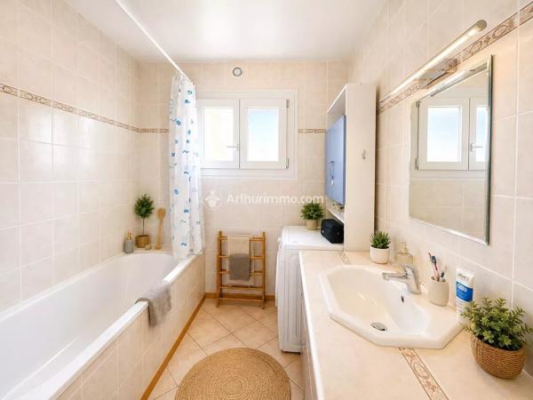 Vente                                                      Appartement
                        
                     4 pièces                      80 m2                     à Bons-en-Chablais