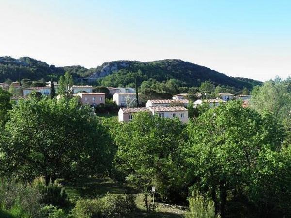 INVESTISSEMENT LOCATIF – GROSPIERRES – Résidence Tourisme Pierre & Vacances Village Le Rouret - 5,58 % de rentabilité