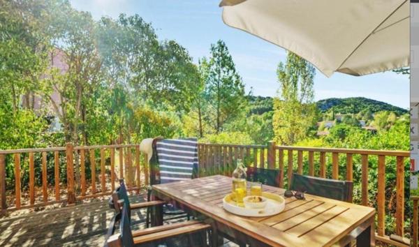 INVESTISSEMENT LOCATIF – GROSPIERRES – Résidence Tourisme Pierre & Vacances Village Le Rouret - 5,58 % de rentabilité