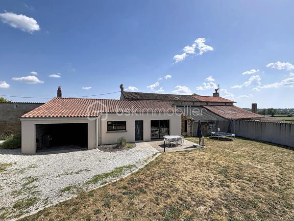 Maison entièrement rénovée située à seulement 10 minutes de Bressuire.

Vous débuterez la visite par une vaste pièce de vie d’environ 70 m², composée d’une cuisine aménagée et équipée ouverte sur la salle à manger ainsi qu’un salon chaleureux sur parquet massif, agrémenté d’un insert bois. Côté pratique, vous bénéficierez d’une arrière-cuisine d’environ 15 m² ainsi que d’un garage attenant à la cuisine.

Côté nuit, la maison offre une suite parentale au rez-de-chaussée. À l’étage, vous découvrirez une seconde chambre disposant de sa propre salle d’eau avec WC. Une mezzanine d’environ 37 m², sublimée par sa charpente apparente, complète cet espace et pourra être aménagée selon vos envies (bureau, salle de jeux, espace détente ou chambre supplémentaire).

À l’extérieur, les aménagements paysagers ont été pensés pour profiter pleinement des beaux jours : terrasse, dépendance en pierre à rénover selon vos projets et second garage d’environ 33 m².

À savoir : une troisième chambre peut tout à fait être créée selon vos besoins. Il est également possible d’acquérir un terrain attenant d’environ 400 m² avec dépendance.

Si vous recherchez un bien alliant charme, belles prestations énergétiques, potentiel d’aménagement et un logement dans lequel vous n’aurez plus qu’à poser vos valises, alors n’hésitez pas à me contacter pour organiser une visite.