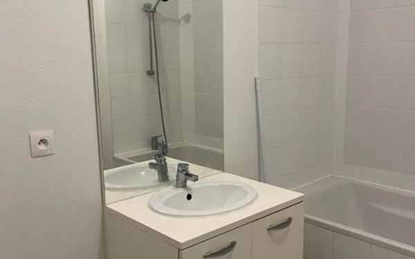 Appartement à louer    1 pièce •  Nîmes