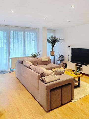 Situé à Mulhouse, à deux pas du centre historique, culturel et commercial, ce magnifique  appartement de 4 pièces , 3 chambres , vaste séjour lumineux  avec balcon, cave.