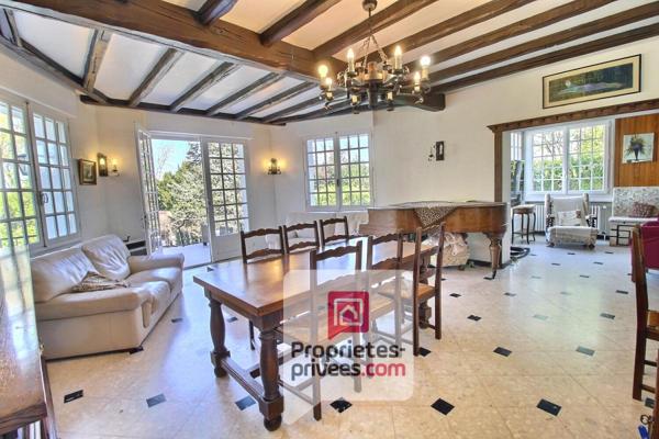 A VENDRE Secteur recherché AMILLY - SPACIEUSE MAISON avec PISCINE, jardin arboré et accès privatif Canal