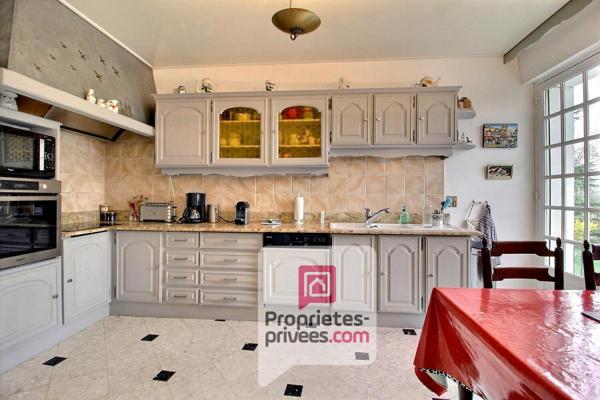 A VENDRE Secteur recherché AMILLY - SPACIEUSE MAISON avec PISCINE, jardin arboré et accès privatif Canal