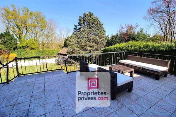 A VENDRE Secteur recherché AMILLY - SPACIEUSE MAISON avec PISCINE, jardin arboré et accès privatif Canal