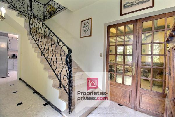 A VENDRE Secteur recherché AMILLY - SPACIEUSE MAISON avec PISCINE, jardin arboré et accès privatif Canal