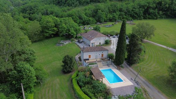 Montaigu-de-Quercy (82150) Montaigu de Quercy Grange rénovée et maison en pierre, piscine et 2.6 hectares