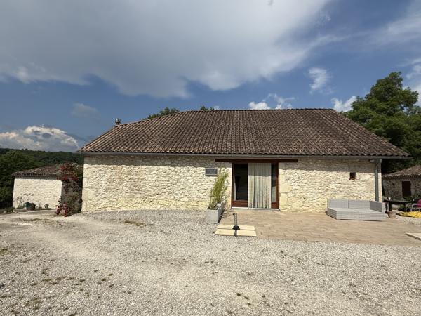 Montaigu-de-Quercy (82150) Montaigu de Quercy Grange rénovée et maison en pierre, piscine et 2.6 hectares