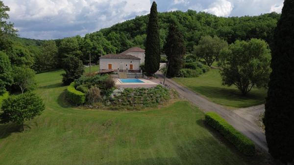 Montaigu-de-Quercy (82150) Montaigu de Quercy Grange rénovée et maison en pierre, piscine et 2.6 hectares