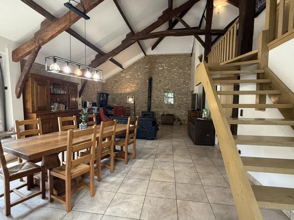 Montaigu-de-Quercy (82150) Montaigu de Quercy Grange rénovée et maison en pierre, piscine et 2.6 hectares