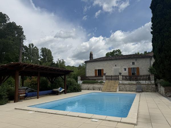 Montaigu-de-Quercy (82150) Montaigu de Quercy Grange rénovée et maison en pierre, piscine et 2.6 hectares
