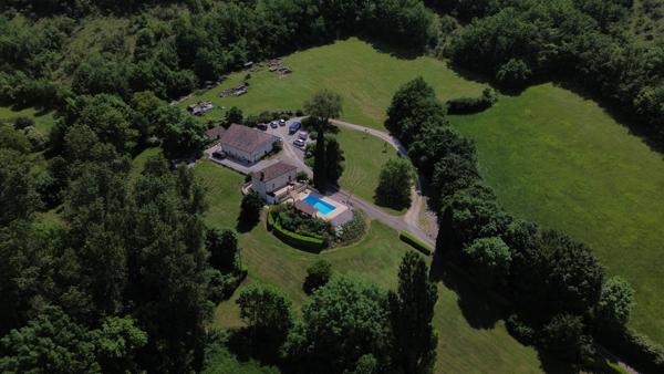 Montaigu-de-Quercy (82150) Montaigu de Quercy Grange rénovée et maison en pierre, piscine et 2.6 hectares
