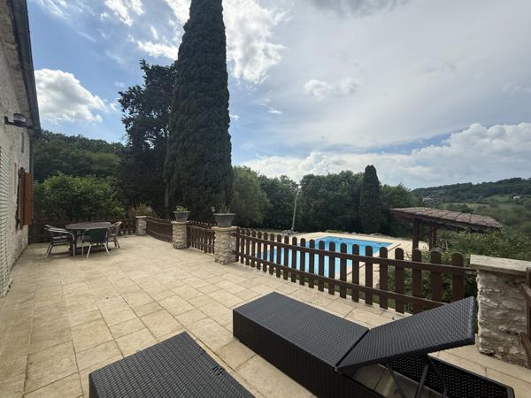 Montaigu-de-Quercy (82150) Montaigu de Quercy Grange rénovée et maison en pierre, piscine et 2.6 hectares