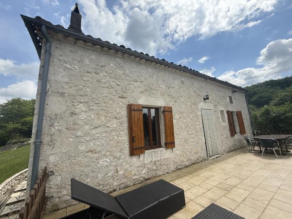 Montaigu-de-Quercy (82150) Montaigu de Quercy Grange rénovée et maison en pierre, piscine et 2.6 hectares