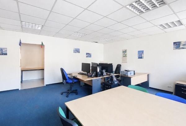 Bureaux 71,5m2 + parking 191 500 €