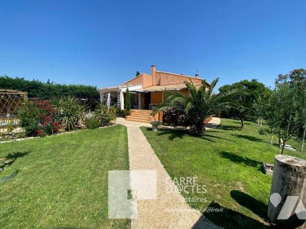 Les Notaires Associés CARRE D'@CTES VAUNAGE vous proposent cette grande maison familiale de plu...