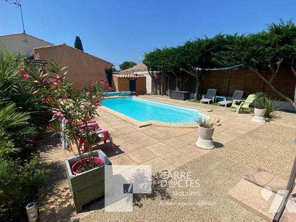 Les Notaires Associés CARRE D'@CTES VAUNAGE vous proposent cette grande maison familiale de plu...