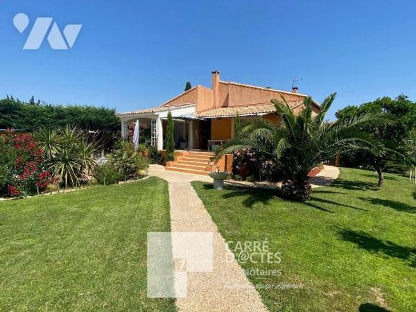 Les Notaires Associés CARRE D'@CTES VAUNAGE vous proposent cette grande maison familiale de plu...