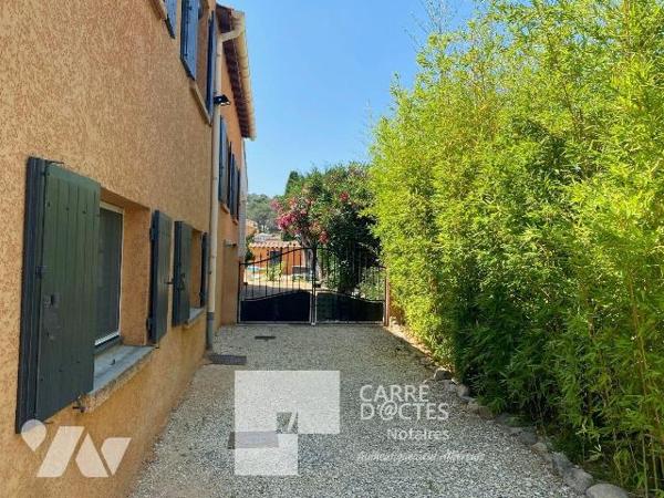 Les Notaires Associés CARRE D'@CTES VAUNAGE vous proposent cette grande maison familiale de plu...