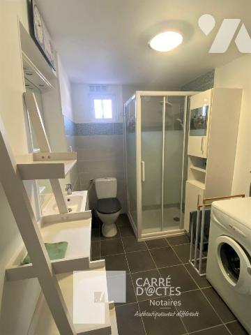 Les Notaires Associés CARRE D'@CTES VAUNAGE vous proposent cette grande maison familiale de plu...