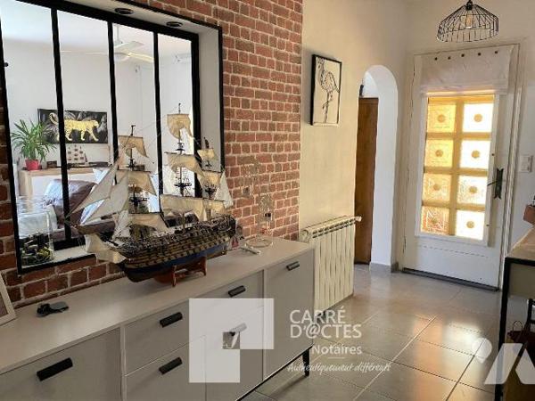 Les Notaires Associés CARRE D'@CTES VAUNAGE vous proposent cette grande maison familiale de plu...