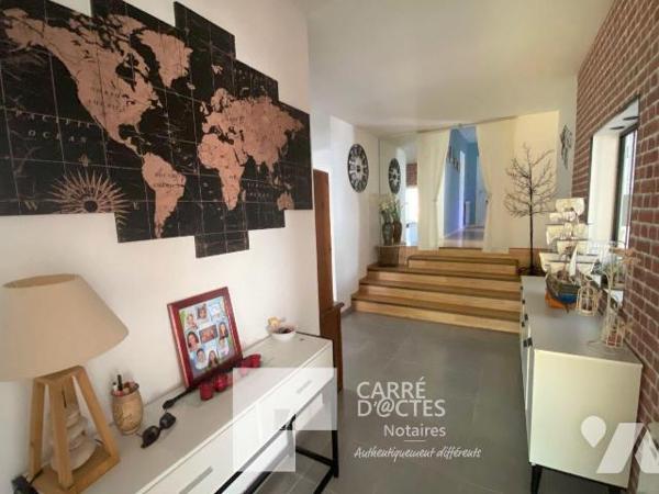 Les Notaires Associés CARRE D'@CTES VAUNAGE vous proposent cette grande maison familiale de plu...