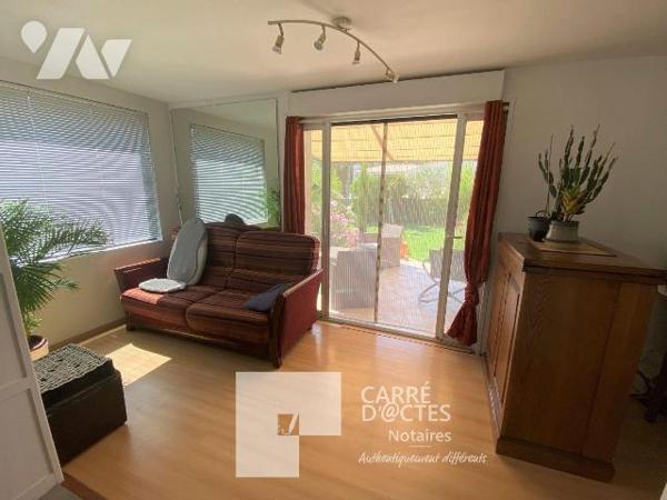 Les Notaires Associés CARRE D'@CTES VAUNAGE vous proposent cette grande maison familiale de plu...