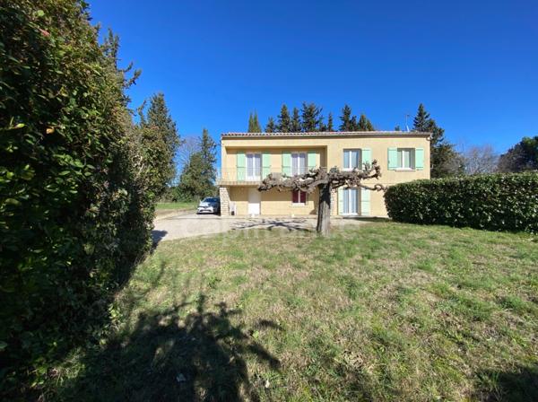 30700 UZES, Sous compromis : Maison T7 de 176m2 habitables sur 1264m2 de terrain clos.